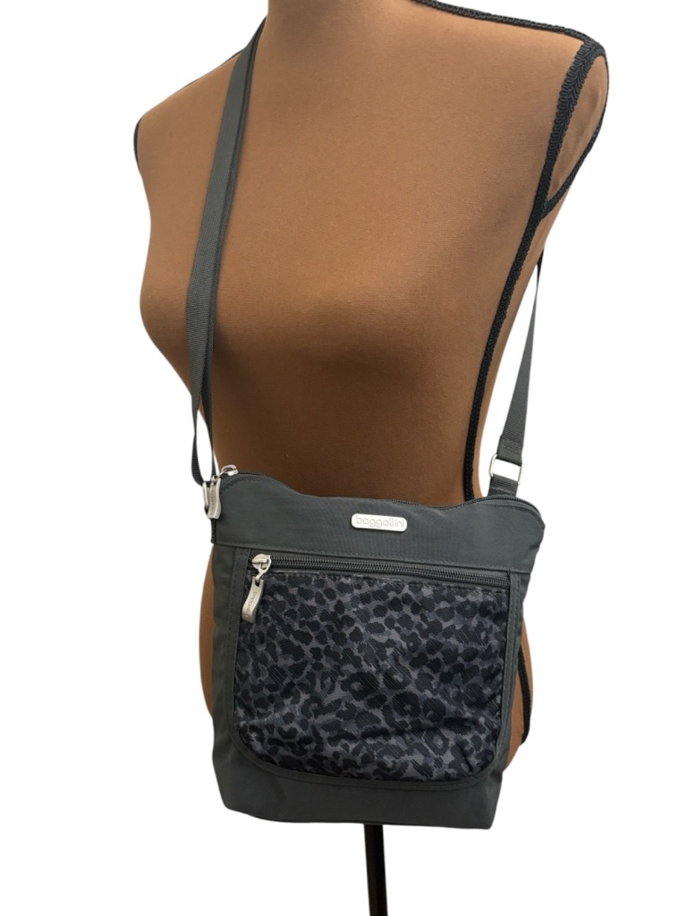 Baggallini Black Animal Print Nylon Crossbody Bag‎ Purse